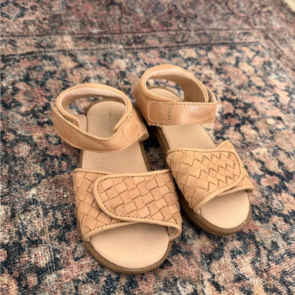 Kids Consciously Baby Tan Woven Adjustable Strap Sandals size 7